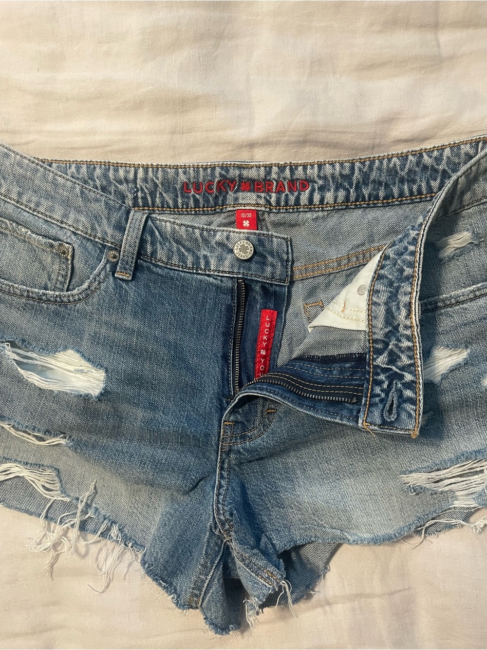 Lucky Brand Mid Rise Festival Denim Shorts in Gone Surfin’ Wash Sz 30 - Picture 8 of 13